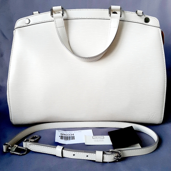 Louis Vuitton Handbags - Louis Vuitton authentic Brea GM EPI Ivore bag